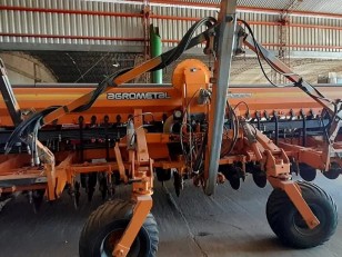 Sembradora Agrometal TX Mega 1852