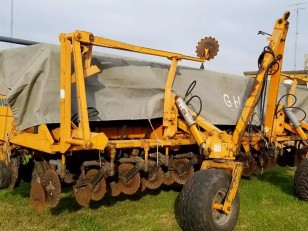 Sembradora Agrometal TX Mega 1642