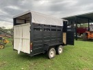 Jaula para caballos con cuello cigueña